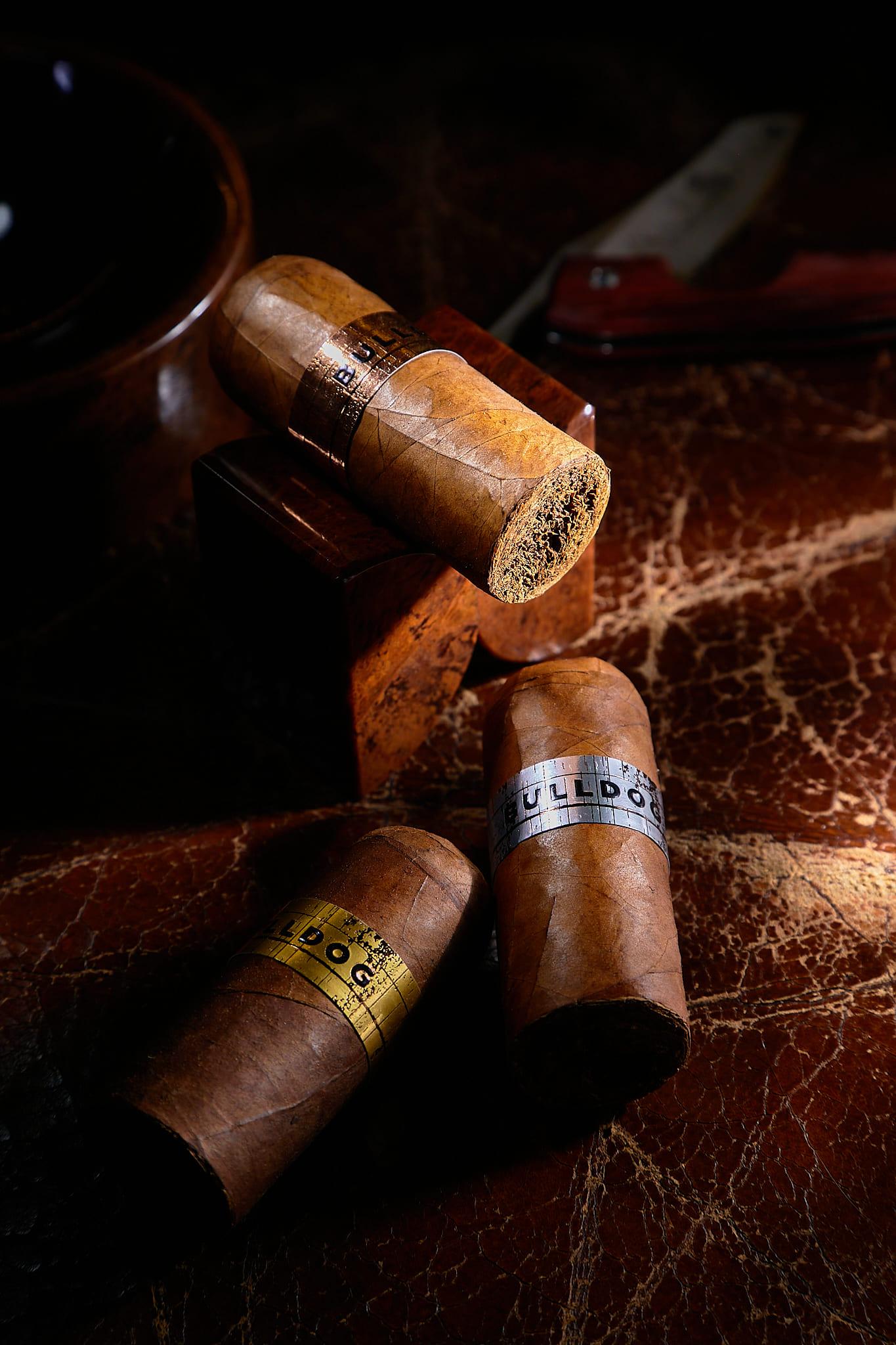 Все три сигары Bulldog с разным покровным листомот от российского производителя Siglo De Oro