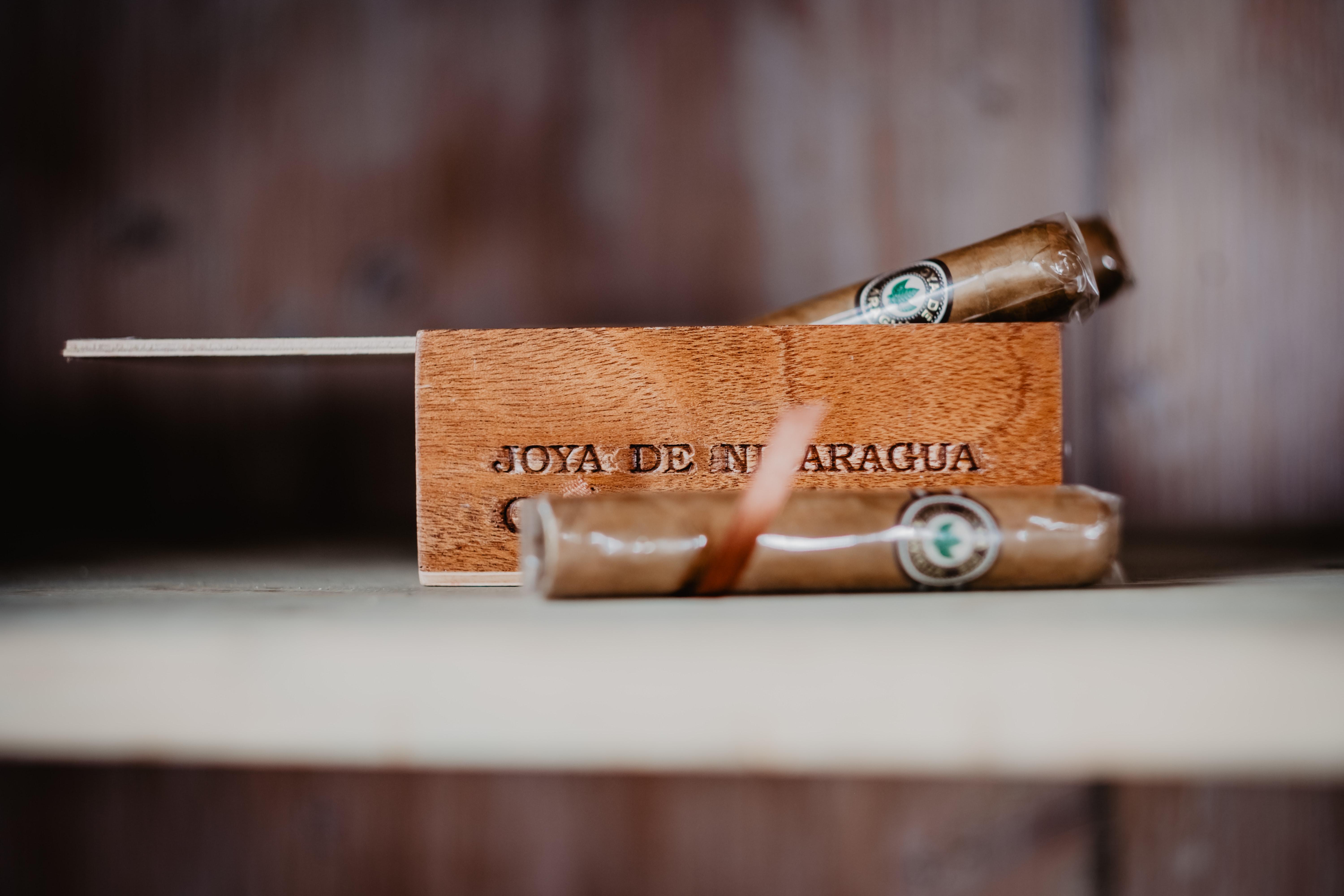 Joya de Nicaragua, известной как старейшая марка сигар премиум-класса в Никарагуа, существующая с 1968 года.