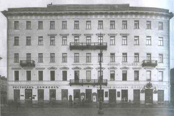 Первое в России кафе было открыто в Санкт-Петербурге