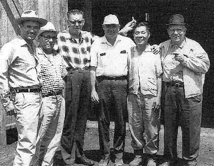 в одном из первых амбаров для сушки табака на ферме Ла Лимонера в Халапе, Гондурас, ок. 1962 год.