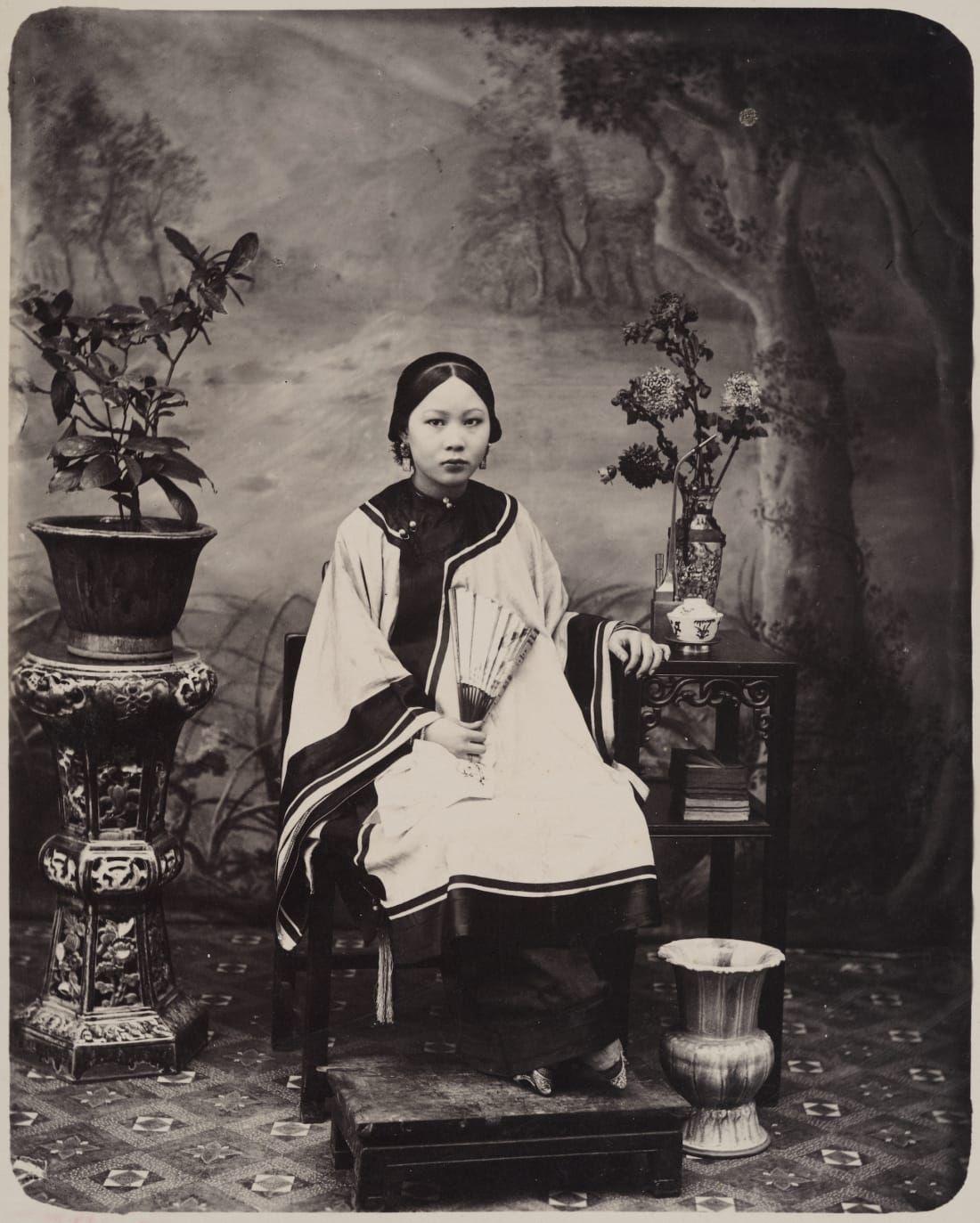 кальяны часто использовались в качестве реквизита (наряду с чашками и цветами) во многих фотопортретах китайских женщин, сделанных во второй половине девятнадцатого века.