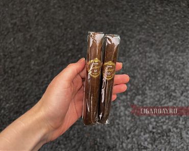 Tatuaje 10th Anniversary Bon Chasseur Robusto