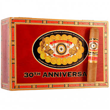 Perdomo 30th Anniversary Box-Pressed Robusto Connecticut