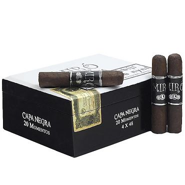 Miro Capa Negra Momentos Short Robusto