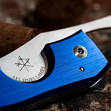 Нож Les Fines Lames Le Petit Anodized Aluminium BLUE