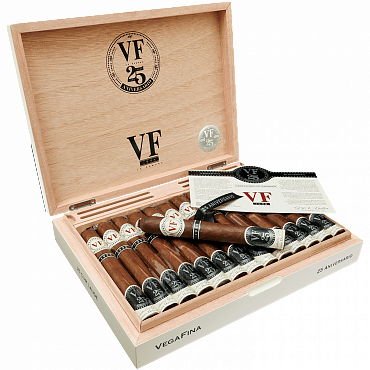 VegaFina 1998 Cum Laude Aniversario Travel Humidor